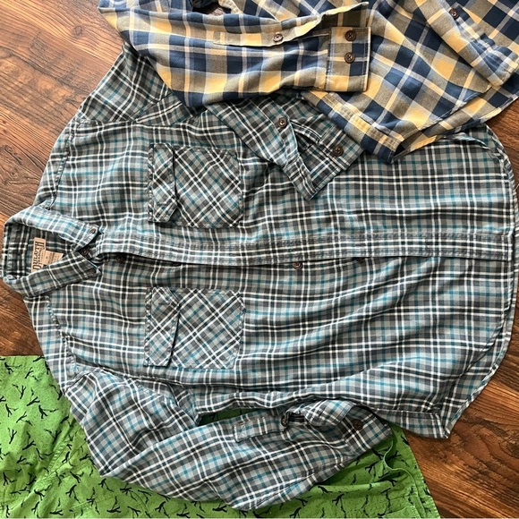 Men’s Medium Duluth and Wrangler Plaid Button Down Lot - Picture 7 of 9